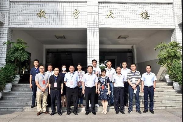 成都市温江区人大代表团莅临四川理工技师学院调研指导