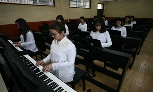 幼儿教育钢琴房